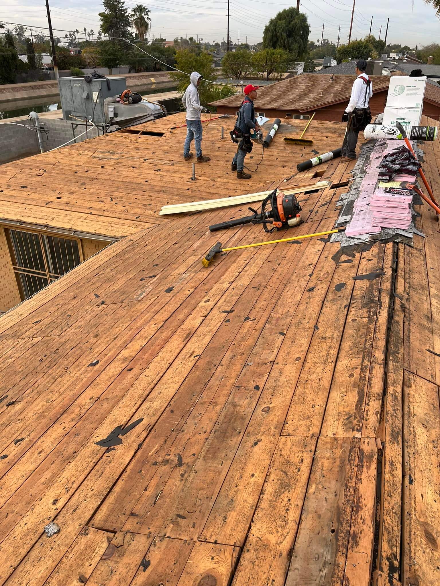 Independence Roofing crew photo.