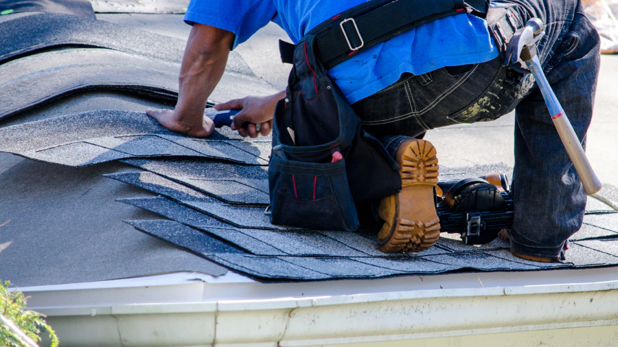 roofer installing shingle roof tempe az
